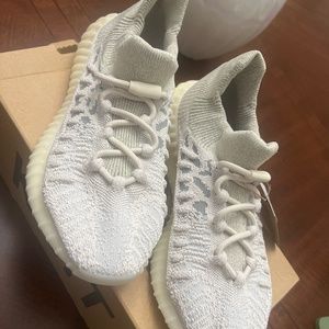 YZY 350 V2 CMPFy